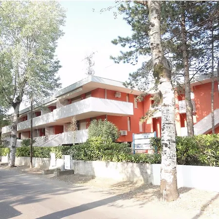 With Private Entrance アパート