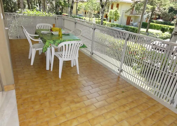 With Private Entrance アパート *